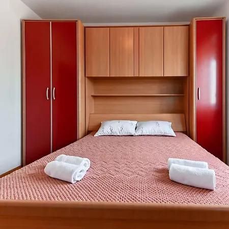Apartment In 50616